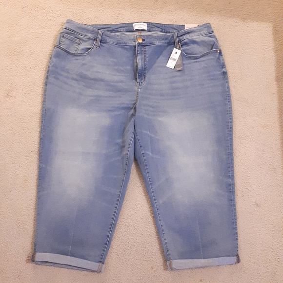 Lane Bryant Plus size Capri Jean - Picture 2 of 6
